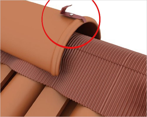 屋面瓦防風(fēng)扣-錐脊瓦搭扣 錐脊瓦搭扣使脊瓦的安裝更為簡便.且使用的是耐腐蝕螺釘或圓釘,大大提高了錐脊瓦搭扣的使用壽命.